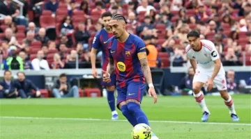 رافينها يضع برشلونة في المقدمة بهدف أول أمام إشبيلية بالدوري الإسباني
